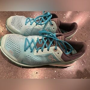 On “Cloud Surfer” Women's Running Shoes, Size 7. Excellent Condition
